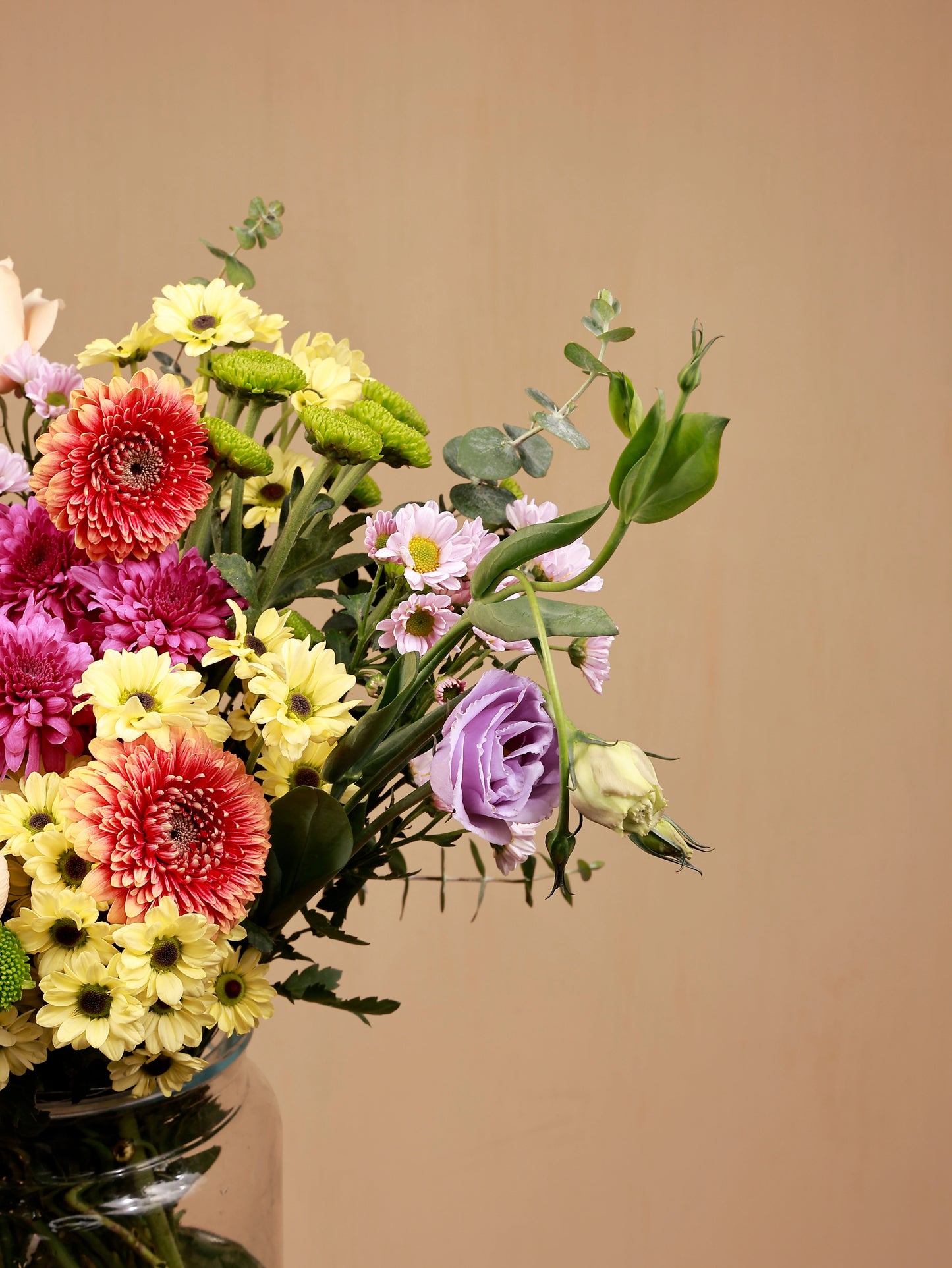 gerbera-santini-eustoma flowers closeup